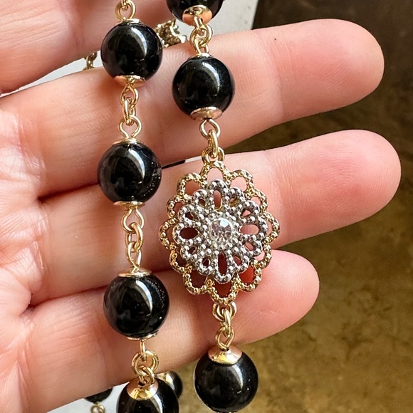 Gold Rhinestone Faux Pearl Beaded Necklace - Picture 3 of 11